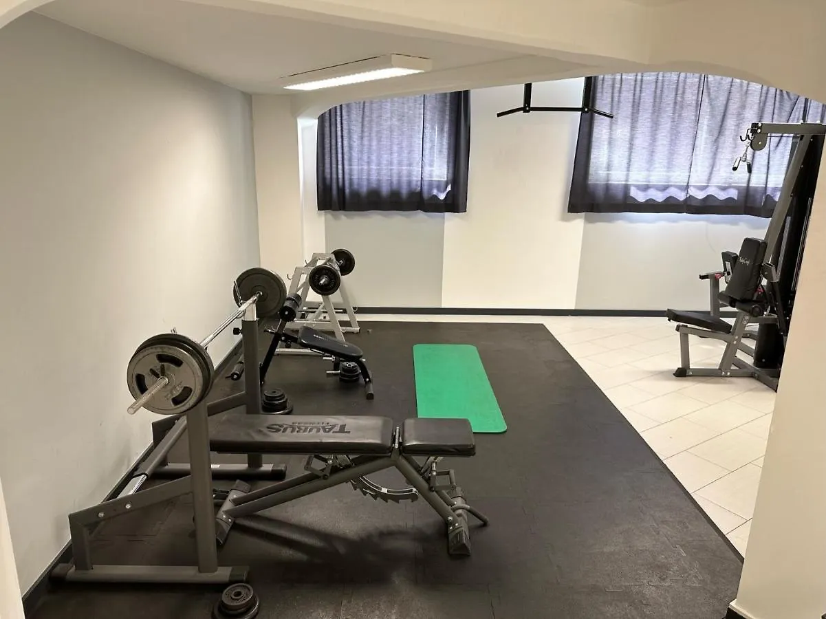 Meos 2 -Zentrum-Hofblick-Gym-Netflix Leipzig 0*,
